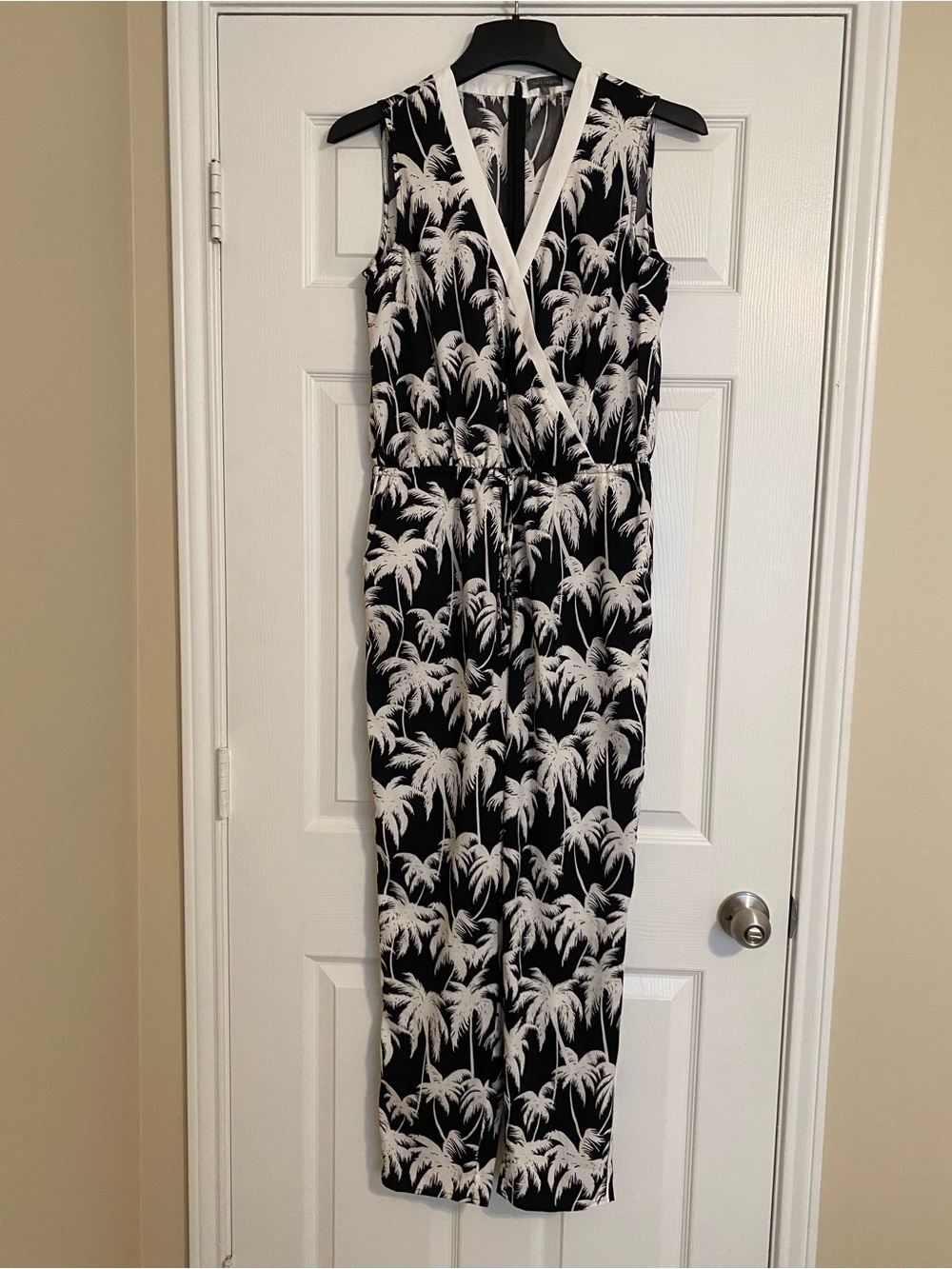 New Vince Camuto Sleeveless Palm-Print Jumpsuit in Black & White Size S